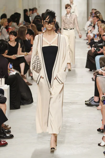 Look 32